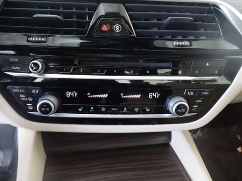 Used 2019 BMW 530i xDrive w/ Convenience Package image 19