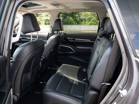 Used 2020 Kia Telluride S w/ S 8 Passenger Seating Package FWD image 19