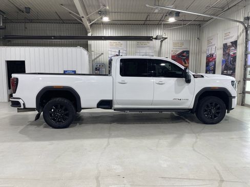 Used 2024 GMC Sierra 3500 AT4 w/ AT4 Premium Plus Package AWD/4WD image 4