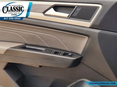Used 2022 Volkswagen Atlas Cross Sport SE w/ Panoramic Sunroof Package FWD image 24