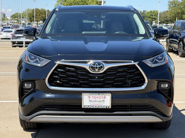 Used 2024 Toyota Highlander Platinum FWD image 8