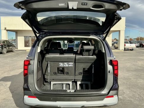 Used 2025 Kia Carnival EX image 18