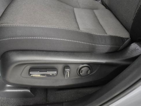 Used 2025 Honda CR-V EX image 12