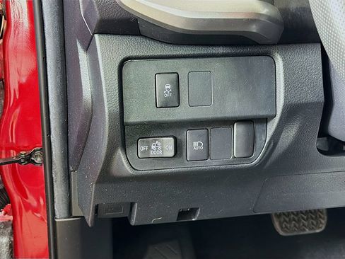 Used 2022 Toyota Tacoma SR5 AWD/4WD image 28