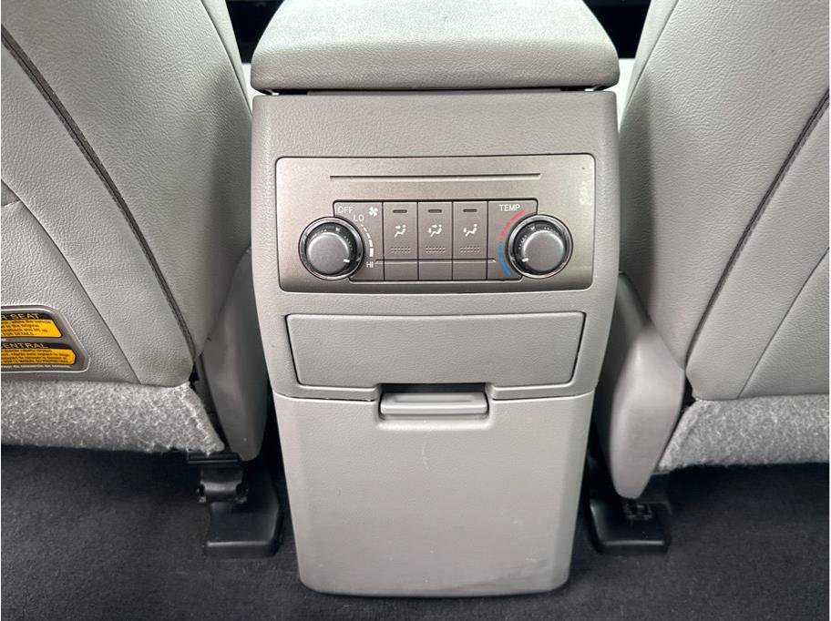 Used 2013 Toyota Highlander SE FWD image 37