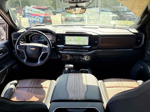 Used 2023 Chevrolet Silverado 1500 High Country w/ High Country Premium Package AWD/4WD image 7