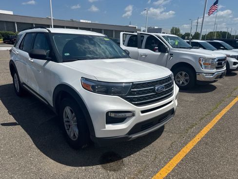 Used 2023 Ford Explorer XLT w/ Equipment Group 202A AWD/4WD image 6