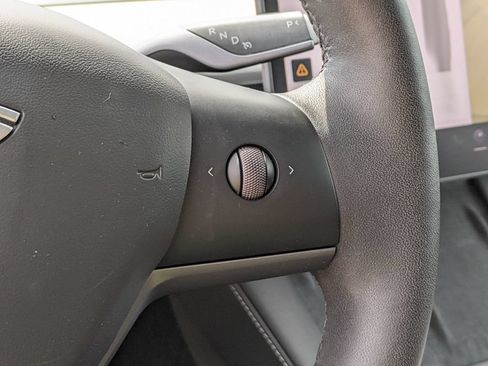Used 2024 Tesla Model Y Long Range AWD/4WD image 16