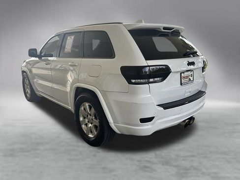 Used 2017 Jeep Grand Cherokee Altitude RWD image 4