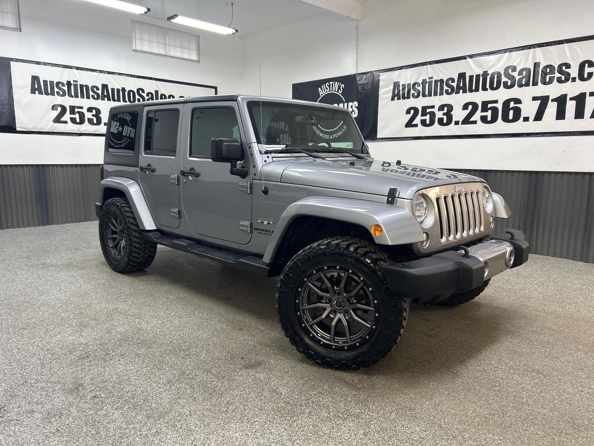Used 2017 Jeep Wrangler Unlimited Sahara AWD/4WD image 1
