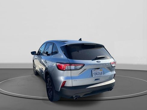 Certified 2022 Ford Escape SE w/ SE Sport Appearance Package image 6