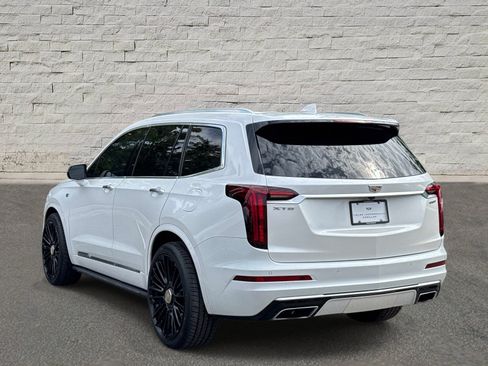 Used 2025 Cadillac XT6 Luxury FWD image 3