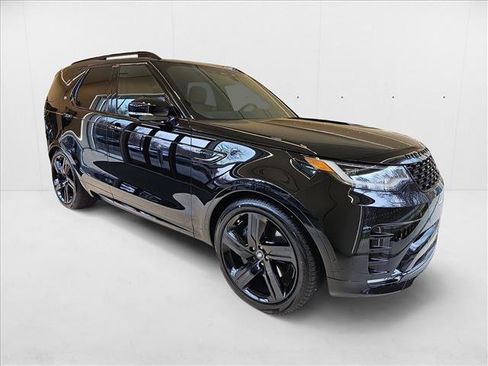 New 2025 Land Rover Discovery Dynamic SE image 3