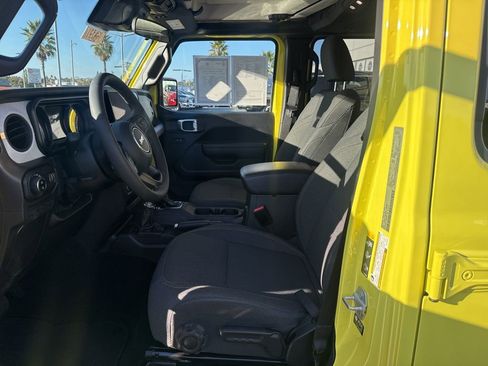 Certified 2024 Jeep Gladiator Sport image 14