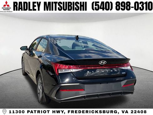 Used 2025 Hyundai Elantra Hybrid FWD image 17