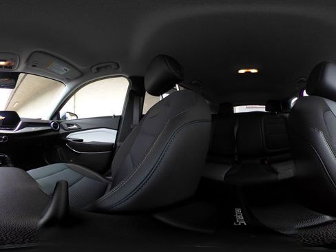 Used 2025 Chevrolet Trax LT image 40