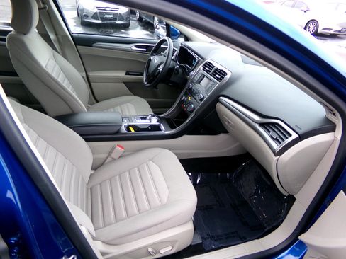 Used 2018 Ford Fusion SE image 32