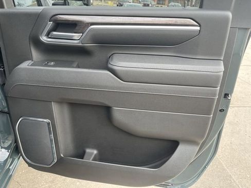 Used 2025 Chevrolet Silverado 2500 LTZ w/ LTZ Convenience Package image 14