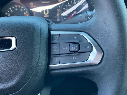 Used 2025 Jeep Compass Limited image 17