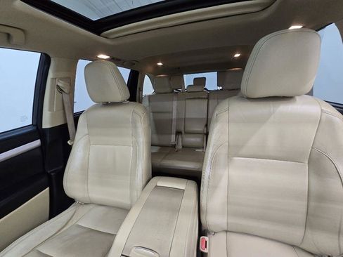 Used 2015 Toyota Highlander XLE FWD image 13