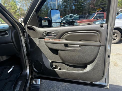 Used 2012 GMC Sierra 2500 Denali w/ Suspension Package, Off-Road AWD/4WD image 25