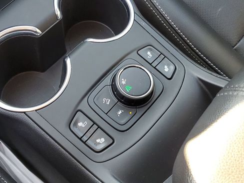 Certified 2022 GMC Terrain SLT image 21