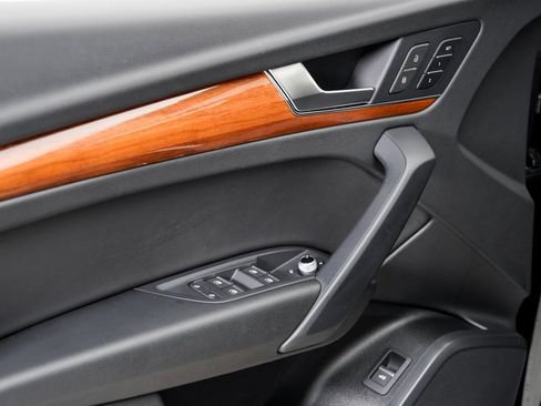 Used 2023 Audi Q5 2.0T Premium w/ Convenience Package image 8