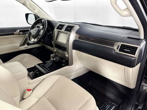 Used 2020 Lexus GX 460 Premium w/ Premium Package image 32