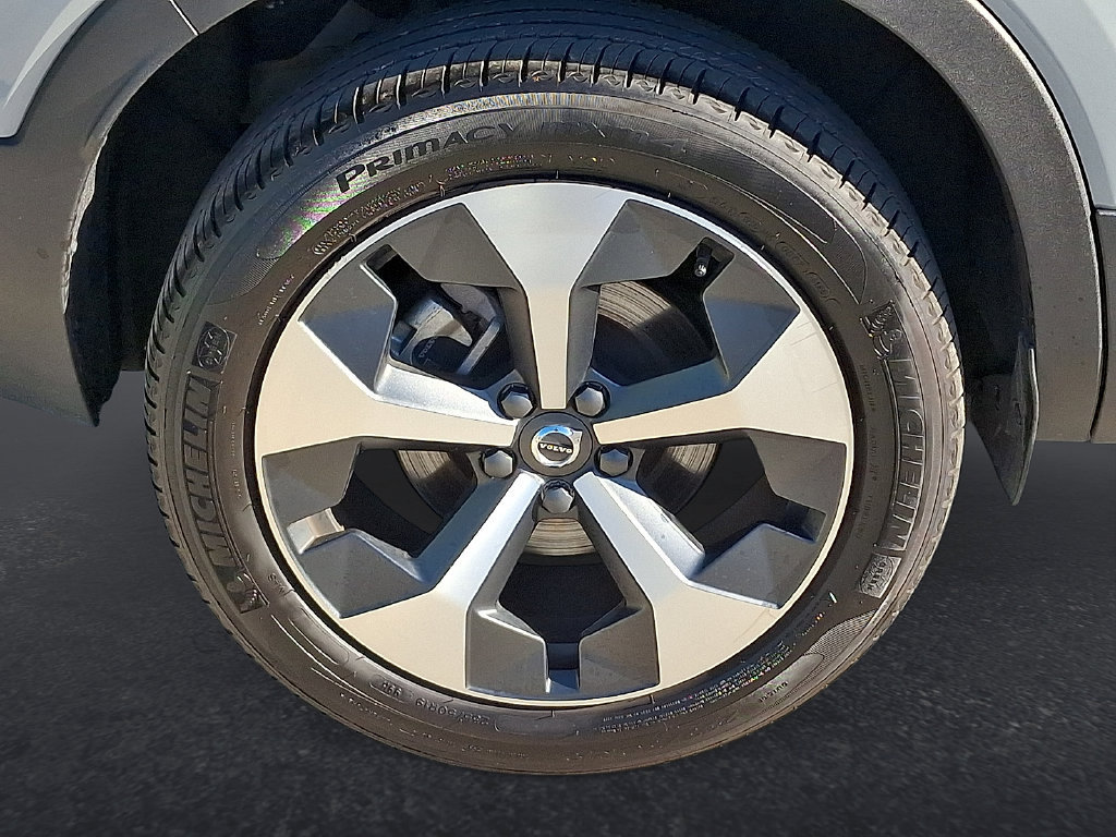 Certified 2026 Volvo XC40 B5 Plus AWD/4WD image 33