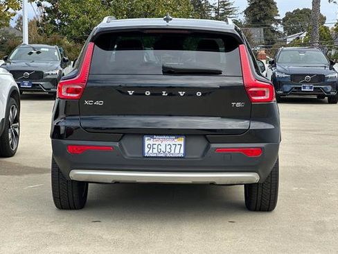 Used 2022 Volvo XC40 T5 Momentum image 4
