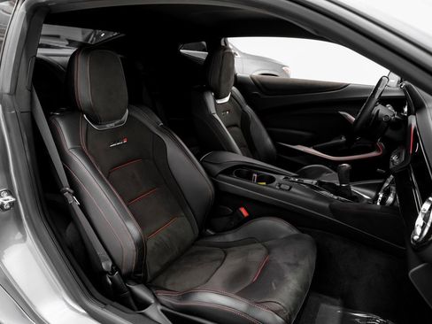 Used 2020 Chevrolet Camaro ZL1 image 31