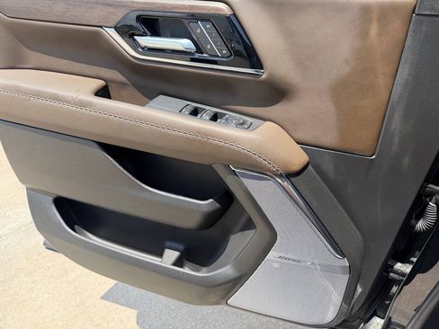Used 2026 GMC Yukon Denali Ultimate w/ LPO, Floor Liner Package AWD/4WD image 11