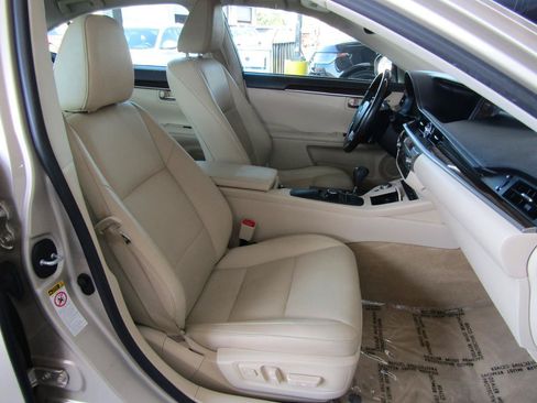 Used 2015 Lexus ES 350 w/ Premium Package FWD image 12
