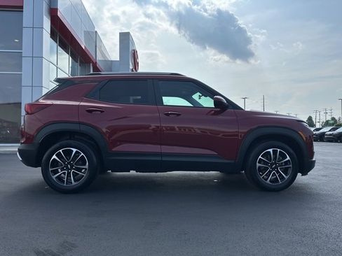 Used 2024 Chevrolet TrailBlazer LT w/ LT Cold Weather Package image 8