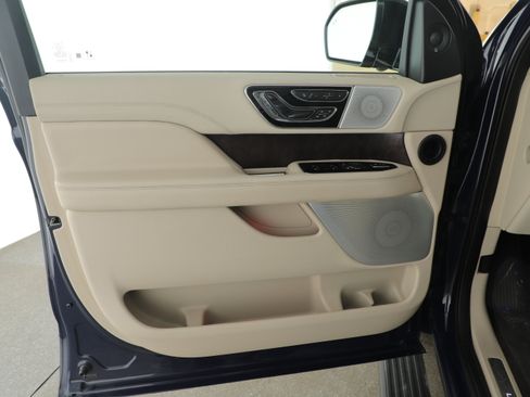 Used 2020 Lincoln Navigator Reserve w/ Luxury Package image 9