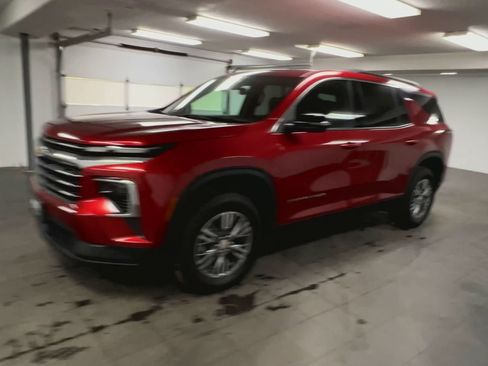 New 2025 Chevrolet Traverse LT image 4