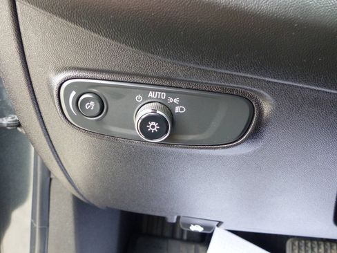 Used 2018 Chevrolet Equinox LT FWD image 23