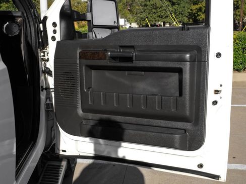 Used 2014 Ford F250 Platinum w/ FX4 Off-Road Package image 39