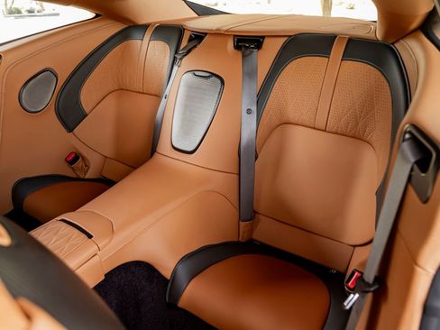 Used 2024 Aston Martin DB12 Coupe image 19