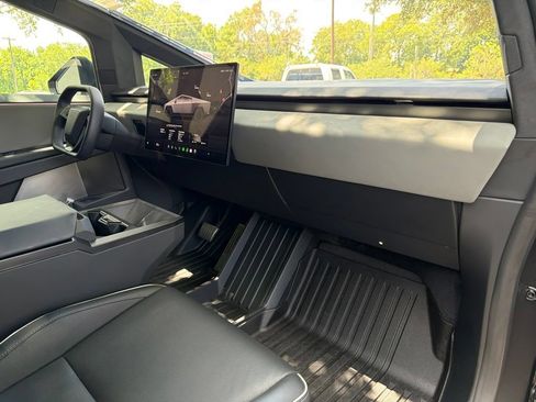 Used 2025 Tesla Cybertruck AWD Crew Cab image 27