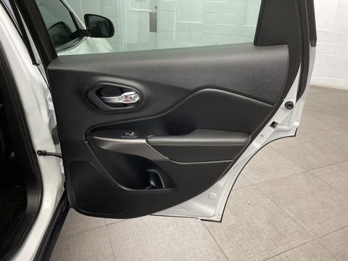 Certified 2021 Jeep Cherokee Latitude Lux image 28