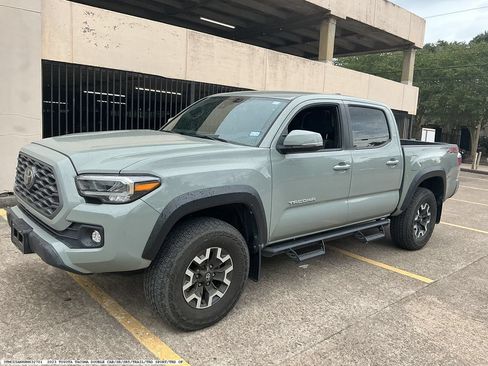 Used 2023 Toyota Tacoma TRD Off-Road w/ Technology Package AWD/4WD image 4
