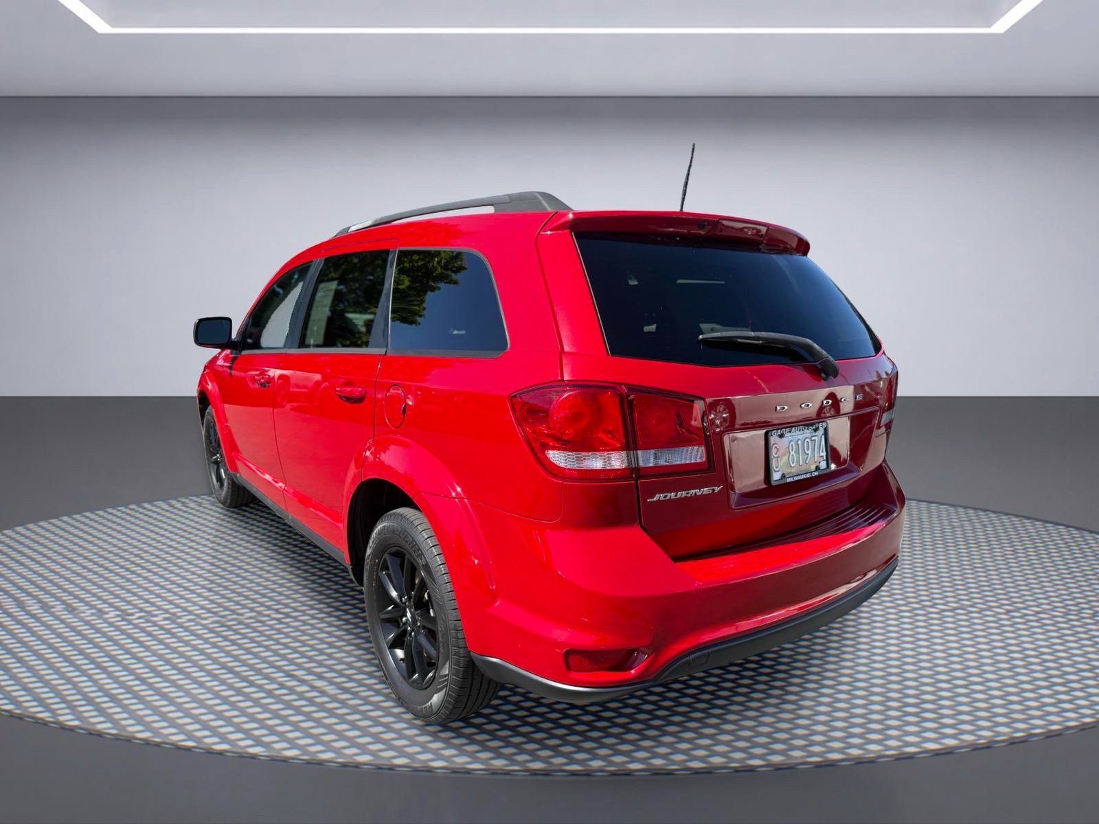 Used 2019 Dodge Journey SE w/ Blacktop Package FWD image 4