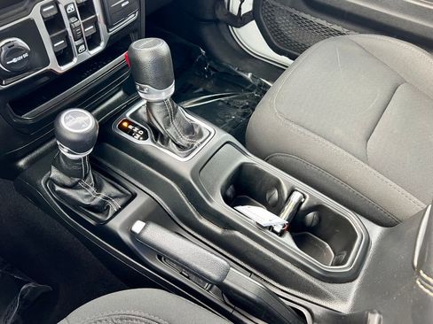 Used 2023 Jeep Gladiator Overland image 20