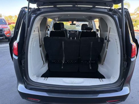Used 2022 Chrysler Voyager LX FWD image 24