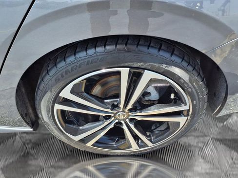 Used 2022 Nissan Sentra SR w/ Electronics Package FWD image 19