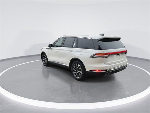 New 2026 Lincoln Aviator Premiere image 6
