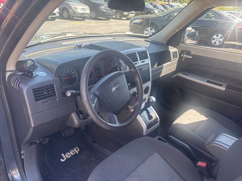 Used 2008 Jeep Patriot Sport FWD image 9