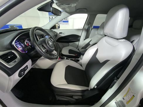 Used 2019 Jeep Compass Latitude AWD/4WD image 23