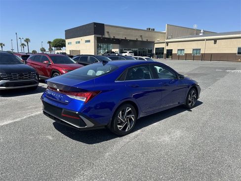 New 2025 Hyundai Elantra Limited image 11
